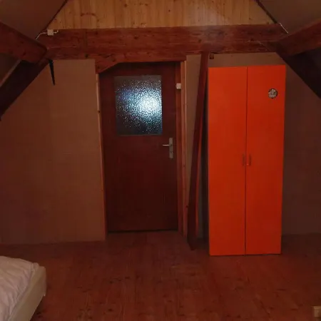 Dachstockzimmer In Altem Stoeckli *